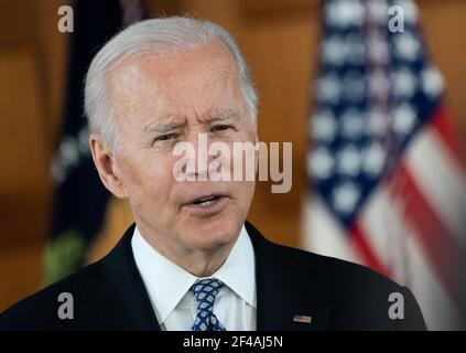 Atlanta, États-Unis. 19 mars 2021. Le président Joe Biden prononce un discours après avoir rencontré des dirigeants et des législateurs de la communauté asiatique américaine sur le campus de l'université Emory à Atlanta, le vendredi 19 mars 2021. Biden s'est exprimé contre la récente fusillade à Atlanta et a condamné les attaques contre la communauté asiatique. Photo de Kevin Dietsch/UPI crédit: UPI/Alay Live News Banque D'Images