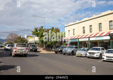 Centre-ville de Mudgee High Street dans cette ville du centre-ouest Dans la région de Nouvelle-Galles du Sud, en Australie, un jour d'automne Banque D'Images