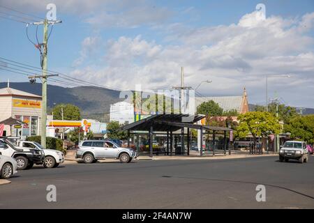 Centre-ville de Mudgee High Street dans cette ville du centre-ouest Dans la région de Nouvelle-Galles du Sud, en Australie, un jour d'automne Banque D'Images