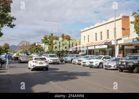 Centre-ville de Mudgee High Street dans cette ville du centre-ouest Dans la région de Nouvelle-Galles du Sud, en Australie, un jour d'automne Banque D'Images