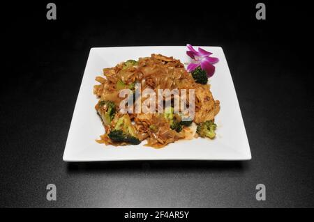 Une délicieuse cuisine thaïlandaise traditionnelle appelée PAD See ew Banque D'Images