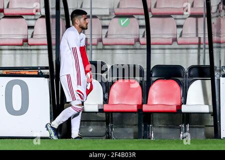 AMSTERDAM, PAYS-BAS - MARS 19: NACI Unuvar d'Ajax U23 marche du terrain déçu pendant le match hollandais de Keukenkampidivisioenie entre Ajax U Banque D'Images