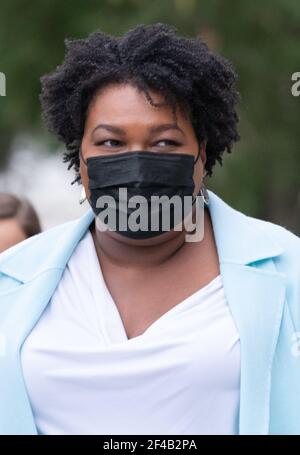 Atlanta, États-Unis. 19 mars 2021. Stacy Abrams arrive pour une réunion avec le président Joe Biden et le vice-président Kamala Harris sur le campus de l'Université Emory à Atlanta le vendredi 19 mars 2021. Photo de Kevin Dietsch/UPI crédit: UPI/Alay Live News Banque D'Images