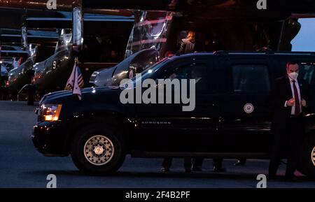 Chamblee, États-Unis. 19 mars 2021. Le vice-président Kamala Harris est à bord de Marine Two, un avion V-22 Osprey, qui part de la Géorgie à l'aéroport Peachtree Delkab, à Chamblee, en Géorgie, le vendredi 19 mars 2021. Le président Biden et le vice-président Harris ont visité le Centre for Disease Control (CDC) et ont rencontré des dirigeants de la communauté asiatique américaine à la suite de la fusillade d'Atlanta où huit personnes sont mortes après qu'un tireur a ouvert le feu sur une série de spas. Photo de Kevin Dietsch/UPI crédit: UPI/Alay Live News Banque D'Images