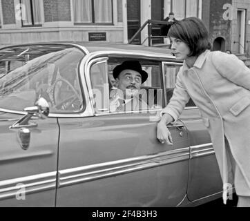 Films pour le film 'Le collier de diamants'. Scène entre les deux personnages principaux Jan Teulings et Nicole Karin Date 10 avril 1963 Lieu Amsterdam, Noord-Holland Banque D'Images