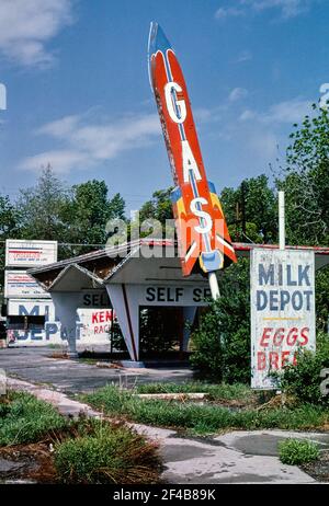 Vue verticale de la station-service de Milk Depot 900 South & 140 East Salt Lake City Utah CA. 1981 Banque D'Images