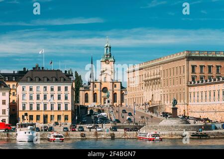 Stockholm, Suède. Vue panoramique de la vieille ville de Stockholm. Grande église ou l'église de Saint-Nicolas à Gamla Stan en journée d'été. Célèbre Destination populaire S Banque D'Images