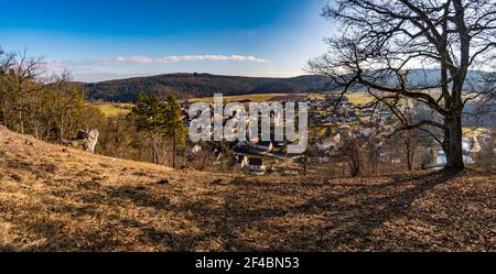 Randonnée printanière dans la vallée du Danube près de Sigmaringen Gutenstein Banque D'Images