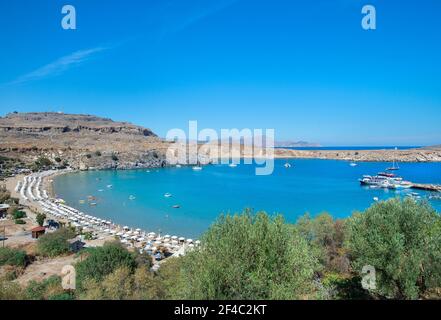 Lindos Beach, Megalos Gialos Bay, Rhodes, Dodécanèse, Grèce Banque D'Images
