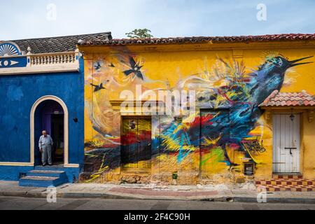 Fresque colorée dans le quartier Getsemi de la ville historique de Cartagena de Indias, Colombie. Banque D'Images