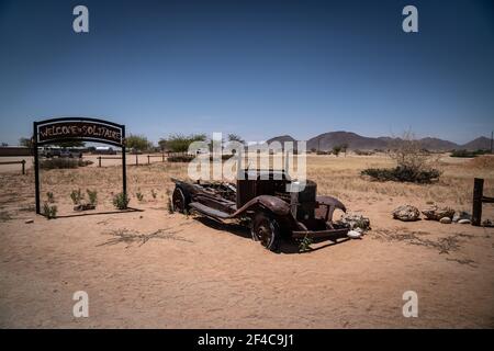 Épave d'une voiture d'époque à Solitaire Town en Namibie Banque D'Images