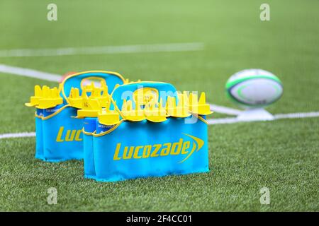 Bristol, Royaume-Uni. 20 mars 2021. Lucozade bouteilles d'eau pendant le match de l'Allianz Premier 2015 entre Bristol Bears Women et Harlequins Women au stade Silverlake à Eastleigh, Angleterre crédit: SPP Sport Press photo. /Alamy Live News Banque D'Images