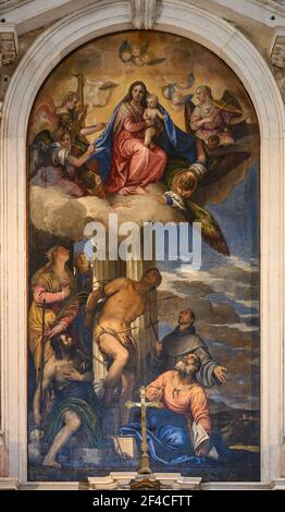 Venise. Italie. Chiesa di San Sebastiano (église Saint-Sébastien), le haut retable, représentant la Vierge et l'enfant en gloire avec les saints Sebastián Banque D'Images