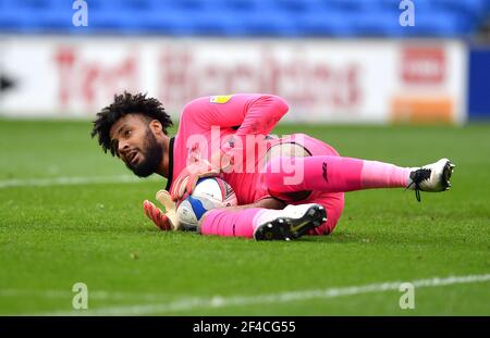 Le gardien de but Leyton Orient Lawrence Vigoroux en action lors du match Sky Bet League Two au Cardiff City Stadium. Date de la photo: Samedi 20 mars 2021. Banque D'Images