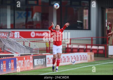 BARNSLEY, ANGLETERRE. 20 MARS : Callum Brittain de Barnsley se lance lors du match de championnat SkyBet entre Barnsley et Sheffield mercredi à Oakwell, Barnsley, le samedi 20 mars 2021. (Credit: Pat Scaasi | MI News) Credit: MI News & Sport /Alay Live News Banque D'Images