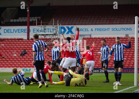 BARNSLEY, ANGLETERRE. 20 MARS : Cauley Woodrow de Barnsley a un but exclu lors du match de championnat SkyBet entre Barnsley et Sheffield mercredi à Oakwell, Barnsley le samedi 20 mars 2021. (Credit: Pat Scaasi | MI News) Credit: MI News & Sport /Alay Live News Banque D'Images