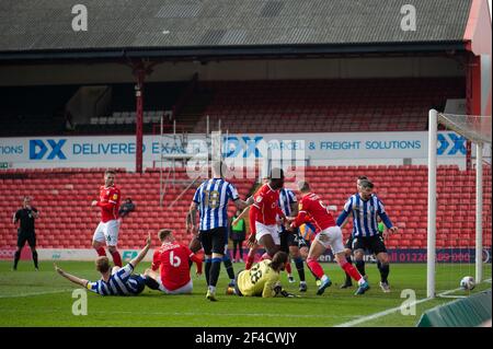 BARNSLEY, ANGLETERRE. 20 MARS : Cauley Woodrow de Barnsley a un but exclu lors du match de championnat SkyBet entre Barnsley et Sheffield mercredi à Oakwell, Barnsley le samedi 20 mars 2021. (Credit: Pat Scaasi | MI News) Credit: MI News & Sport /Alay Live News Banque D'Images