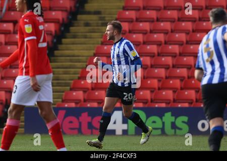 BARNSLEY, ANGLETERRE. 20 MARS : Jordan Rhodes de Sheffield mercredi marque le deuxième but de son équipe lors du match de championnat SkyBet entre Barnsley et Sheffield mercredi à Oakwell, Barnsley, le samedi 20 mars 2021. (Credit: Pat Scaasi | MI News) Credit: MI News & Sport /Alay Live News Banque D'Images