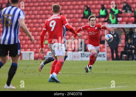 BARNSLEY, ANGLETERRE. 20 MARS : Callum Styles de Barnsley sur le ballon pendant le match de championnat SkyBet entre Barnsley et Sheffield mercredi à Oakwell, Barnsley le samedi 20 mars 2021. (Credit: Pat Scaasi | MI News) Credit: MI News & Sport /Alay Live News Banque D'Images