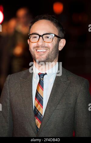 John Krokidas (directeur) arrive à la première de tuer votre Darlings dans le cadre du 57e Festival du film BFI à The Odeon Leicester Square - Londres Banque D'Images