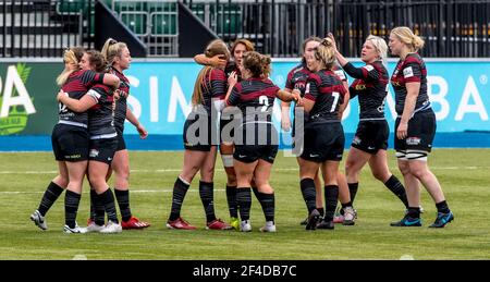 Londres, Royaume-Uni. 20 mars 2021. Les femmes Saracens fêtent avoir gagné en 34-21 lors du match des femmes Saracens et Exeter Chiefs au stade Stonex, Londres, Angleterre, le 20 mars 2021. Photo de Phil Hutchinson. Utilisation éditoriale uniquement, licence requise pour une utilisation commerciale. Aucune utilisation dans les Paris, les jeux ou les publications d'un seul club/ligue/joueur. Crédit : UK Sports pics Ltd/Alay Live News Banque D'Images