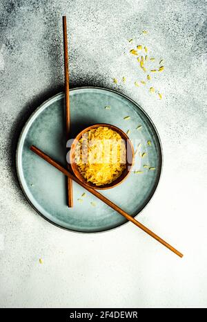 Concept minimaliste de jeûne intermittent avec un bol de riz Banque D'Images