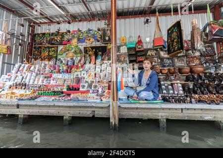 Tha Kha Marché Flottant, Bangkok, Thaïlande Banque D'Images