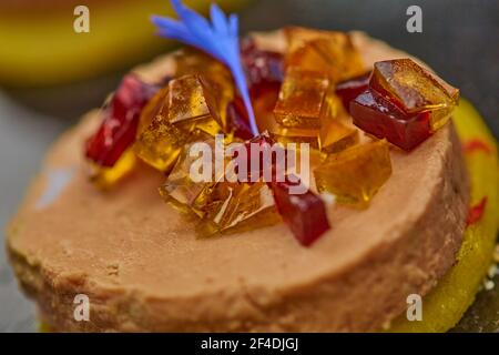 Foie gras de Canape avec gelée de Sauternes. dof peu profond. Banque D'Images