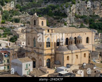 Santa Maria la Nova sur les maisons Scicli Banque D'Images