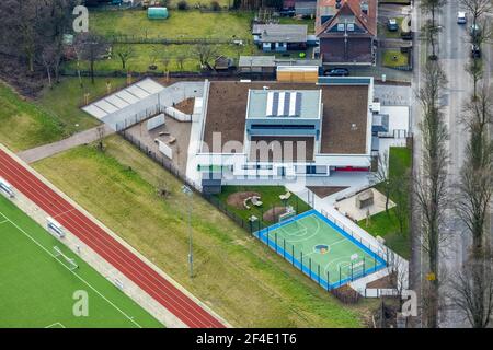 Vue aérienne, nouveau bâtiment Manus, Manuel Neuer Kids Foundation, maison pour enfants et jeunes avec terrain de football Johannesstraße, Bottrop, région de Ruhr, North RH Banque D'Images