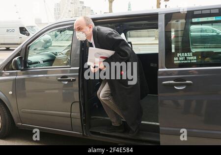 Londres, Royaume-Uni. 17 mars 2021. Dominic Cummings arrive à Portcullis House, Westminster, pour comparaître devant le Comité des sciences et de la technologie de la Chambre des communes, crédit : Thomas Bowles Alay News. Banque D'Images