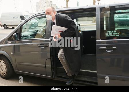 Londres, Royaume-Uni. 17 mars 2021. Dominic Cummings arrive à Portcullis House, Westminster, pour comparaître devant le Comité des sciences et de la technologie de la Chambre des communes, crédit : Thomas Bowles Alay News. Banque D'Images