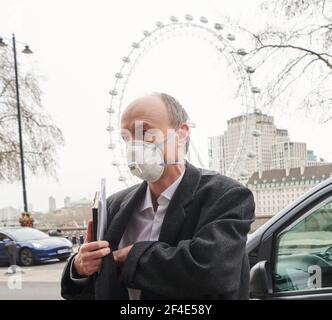 Londres, Royaume-Uni. 17 mars 2021. Dominic Cummings arrive à Portcullis House, Westminster, pour comparaître devant le Comité des sciences et de la technologie de la Chambre des communes, crédit : Thomas Bowles Alay News. Banque D'Images