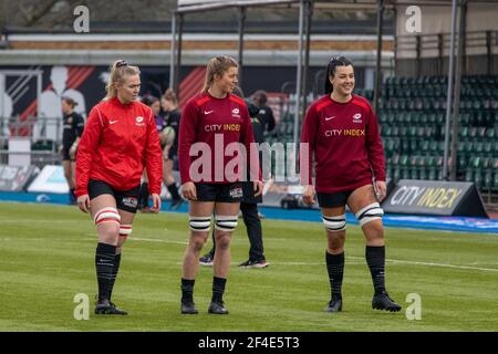 Londres, Royaume-Uni. 20 mars 2021. Rosie Galligan (#4 Saracens Women), Sophie de Goede (#8 Saracens Women) et Emma Taylor (#5 Saracens Women) pendant l'échauffement du match Allianz Premier 15s entre Saracens Women et Exeter Chiefs Women au stade StoneX de Londres, en Angleterre. Crédit: SPP Sport presse photo. /Alamy Live News Banque D'Images