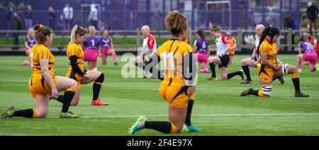 Loughborough, Royaume-Uni. 20 mars 2021. Les joueurs prennent le genou pour des vies noires avant le match de l'Allianz Premier 15s entre Loughborough Lightning & Wasps Women au stade universitaire de Loughborough à Loughborough, Angleterre Credit: SPP Sport Press photo. /Alamy Live News Banque D'Images