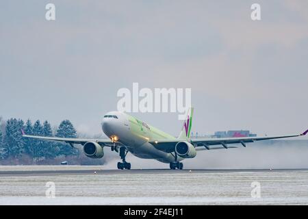Hoersching, autriche, 20 mars 2021, Airbus A330-343, EC-NHM exploité par wamos décollage à l'aéroport de linz Banque D'Images