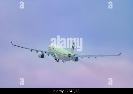 Hoersching, autriche, 20 mars 2021, Airbus A330-343, EC-NHM exploité par wamos décollage à l'aéroport de linz Banque D'Images