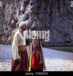 JOHN PHILLIP LAW et DOUGLAS WILMER dans LE VOYAGE D'OR DE SINBAD 1973 réalisateur STUART HESSLER histoire Brian Clemens et Ray Harryhausen scénario Brian Clemens créateur d'effets visuels spéciaux Ray Harryhausen (Dynarama) costume de conception Verena Coleman et Gabriella musique folk Miklos Rozsa producteurs Ray Harryhausen et Charles H. Schneer Ameran films / Morningside Productions / Columbia Pictures Banque D'Images