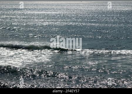 Photographie pour le matériel de fond de la mer qui brille dans la lumière du soleil Banque D'Images