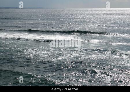 Photographie pour le matériel de fond de la mer qui brille dans la lumière du soleil Banque D'Images