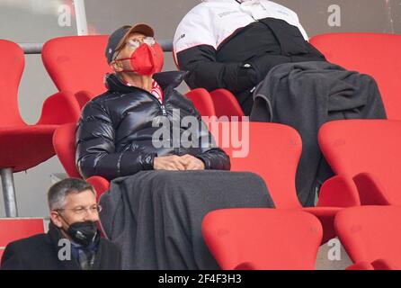 Munich, Allemagne. 20 mars 2021. Franz BECKENBAUER ( ex-président de la FCB, capitaine d'honneur de la FCB) dans le match FC BAYERN MUENCHEN - VFB STUTTGART 4-0 1.Ligue allemande de football le 20 mars 2021 à Munich, Allemagne saison 2020/2021, match jour 26, 1.Bundesliga, FCB, München, 26.Spieltag crédit: Peter Schatz/Alay Live News Banque D'Images