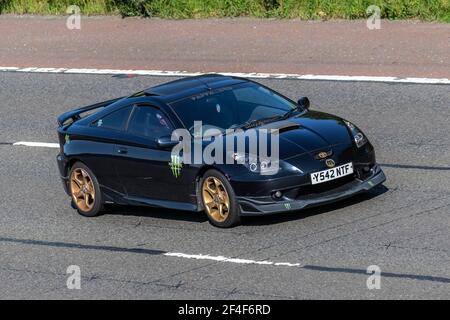 2001 Toyota Celica 190 Vvtli 1796cc noir coupé à essence; circulation automobile, véhicules en mouvement, voitures, véhicule roulant sur les routes britanniques, moteurs, moto sur l'autoroute M6 réseau routier anglais Banque D'Images