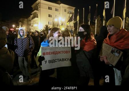 Kiev, Ukraine. 20 mars 2021. KIEV, UKRAINE - LE 20 MARS 2021 - des manifestants sont rassemblés devant le bureau du Président pendant le ne peut pas entendre? Vous verrez ! Rassemblement tenu à l'anniversaire de l'ancien dirigeant du secteur droit dans la région d'Odesa Serhii Sternenko, Kiev, capitale de l'Ukraine. Credit: UKRINFORM/Alamy Live News Banque D'Images