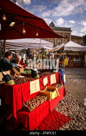 Italie Santarcangelo di Romagna - Piazza Genganelli Fiera di San Martino - stand gastronomique - Banque D'Images