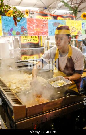 Italie Santarcangelo di Romagna - Fiera di San Martino - Stand gastronomique - farci pour la piadine - Banque D'Images