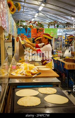 Italie Santarcangelo di Romagna - Fiera di San Martino - Stand gastronomique - farci pour la piadine - Banque D'Images