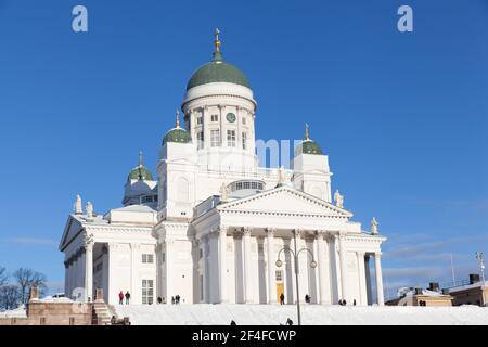 Helsinki, Finlande - 19 janvier 2019 : cathédrale d'Helsinki avec ciel bleu en arrière-plan Banque D'Images