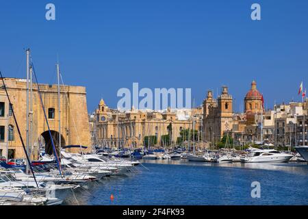 Horizon de la ville de Birgu à Malte, Vittoriosa Yacht Marina dans le Grand Port Banque D'Images