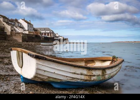 Appledore, North Devon, Angleterre. Dimanche 21 mars 2021. Météo Royaume-Uni. Un bel après-midi de printemps avec le soleil et une douce brise à marée basse sur l'estuaire de la rivière Torridge, dans le pittoresque village côtier d'Appledore. Crédit : Terry Mathews/Alay Live News Banque D'Images