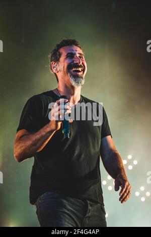 ITALIE, FIRENZE 2017: Serj Tankian, chanteur du groupe de rock américain de quatre pièces 'System of a Down' (également connu sous le nom de SOAD), en direct sur scène. Banque D'Images